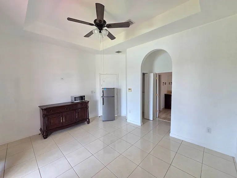 3716 NE 22nd Pl #EFFICIENCY — Photo 2
