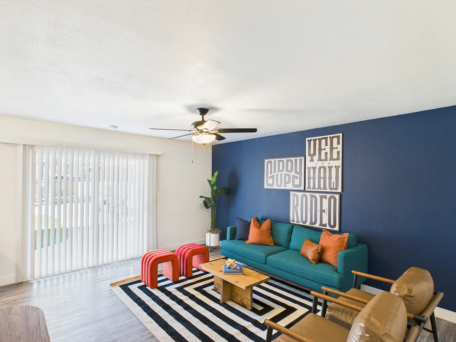 2 bed, 700 sqft, $2,450 — Photo 3