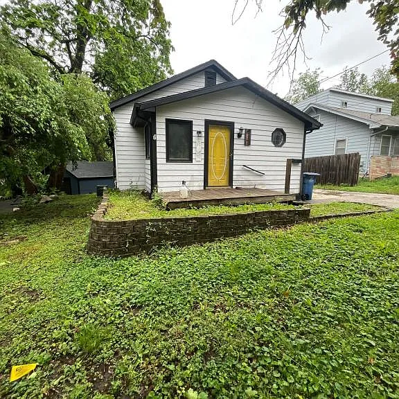 917 Kirkwood Ave — Photo 2