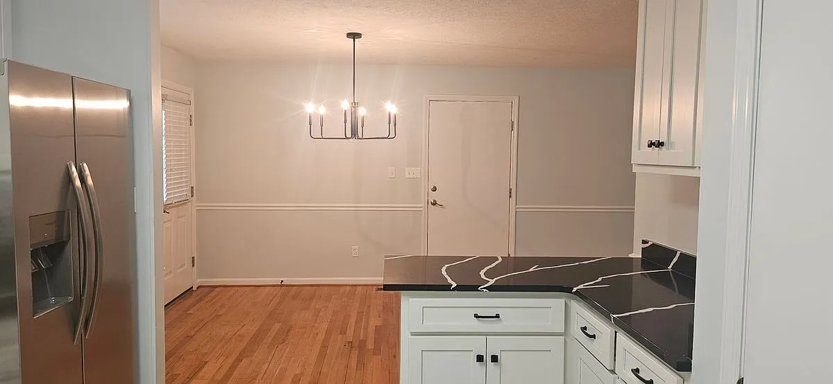 3 bed, 2.0 bath, 1400 sqft, $1,800 — Photo 4