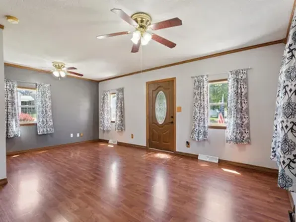 312 5th Ave SW, Waverly, IA 50677