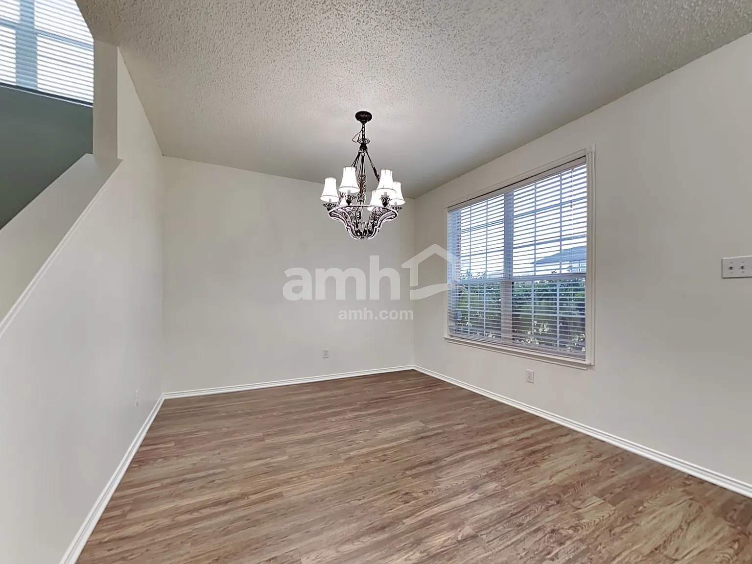 4 bed, 2.0 bath, 2800 sqft, $2,630 — Photo 4