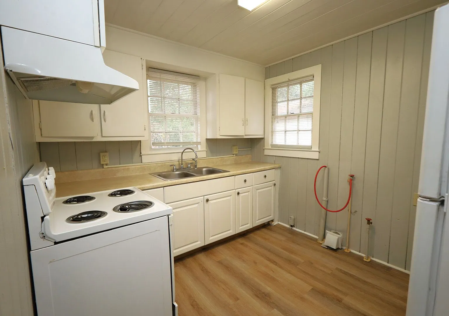 501 Charlton St — Photo 4