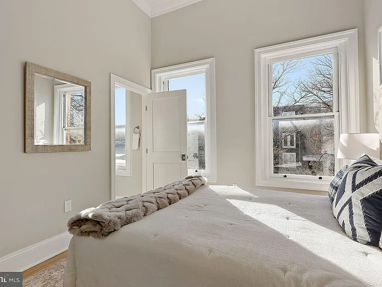 710 E St SE #FIVE — Photo 11