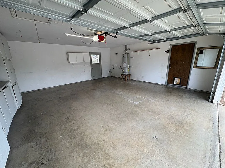 2232 E Paradise Ave — Photo 4