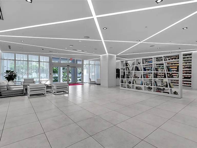 4250 Biscayne Blvd #914 — Photo 24