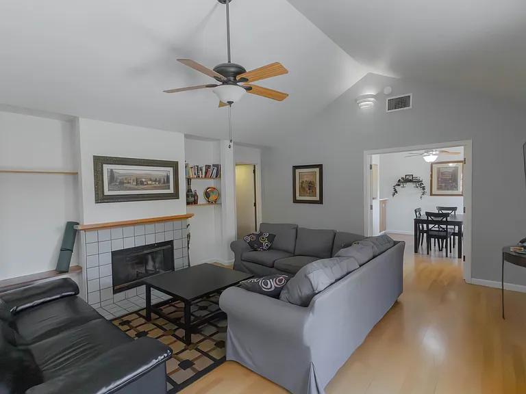 207 3rd St #320 — Photo 21