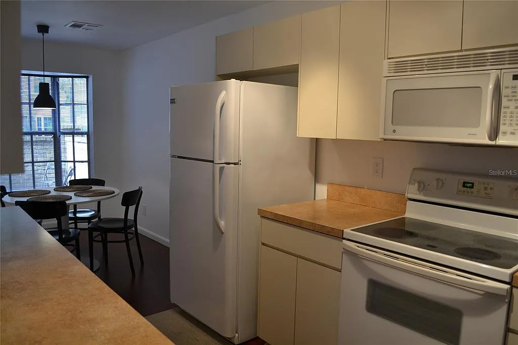 2 bed, 2.5 bath, 1700 sqft, $2,700 — Photo 3
