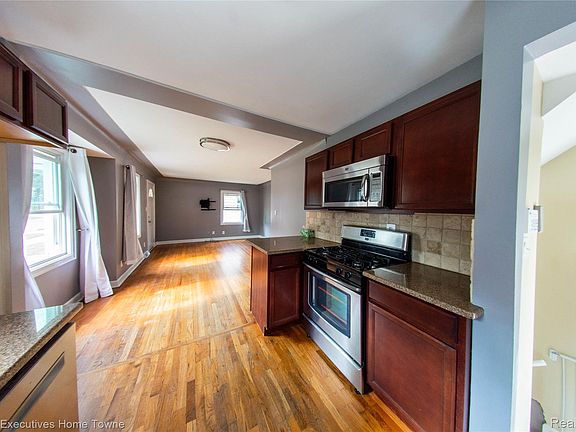 5th image of 2676 Cumberland Rd