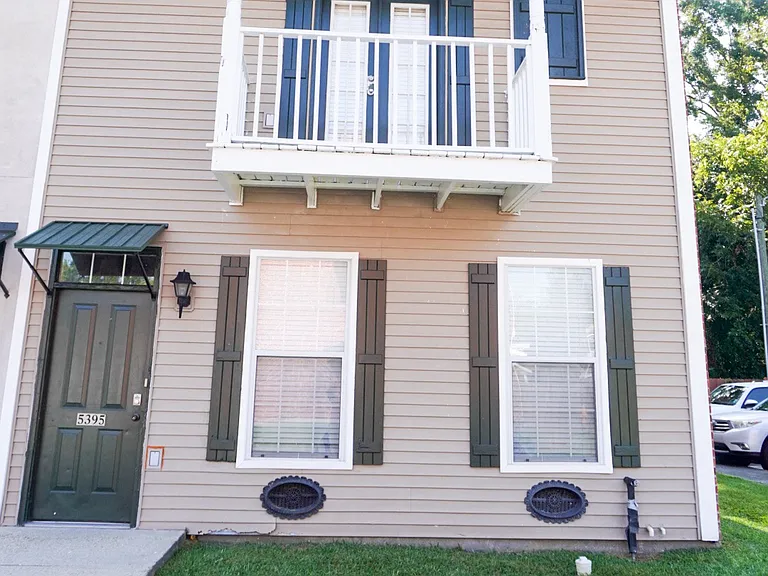 5395 Arlington Ct — Photo 1
