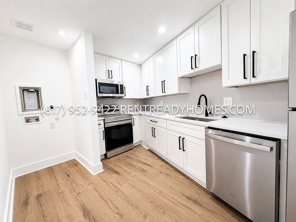 1st image of 1510 W Jefferson Blvd #208