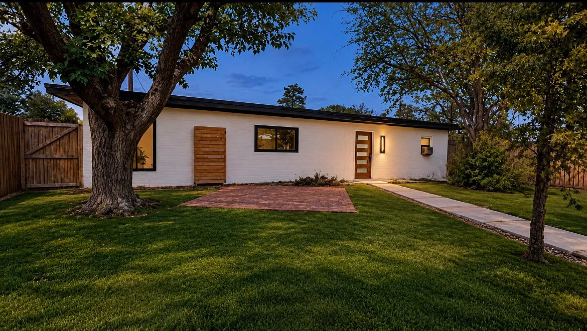 2 bed, 1.5 bath, 1000 sqft, $1,200 — Photo 1