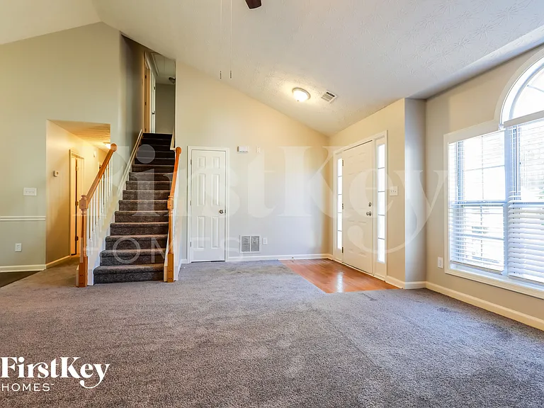 1175 Grace Dr — Photo 3
