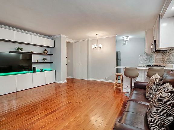 2nd image of 159 W 53rd St APT 19A