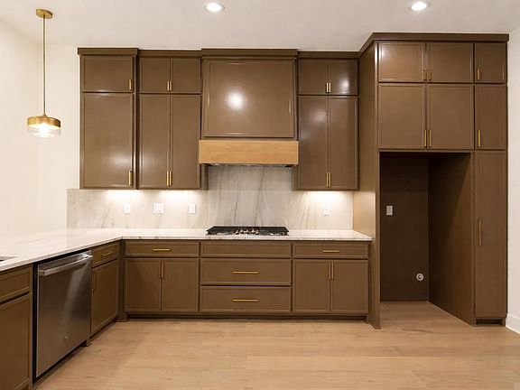 4th image of 111 Kinley Loop