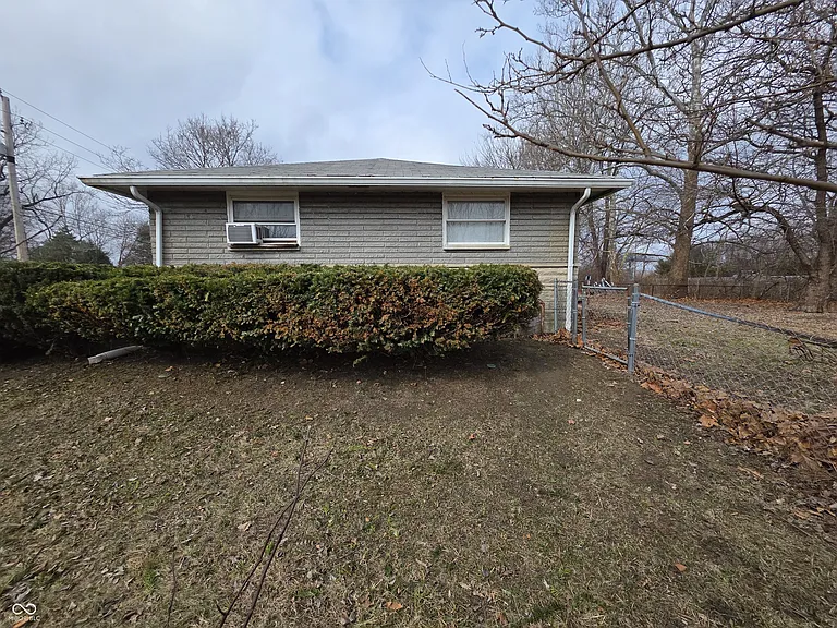 10166 Southeastern Ave — Photo 3
