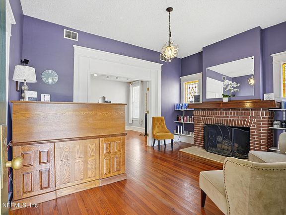 5th image of 2223 HERSCHEL Street