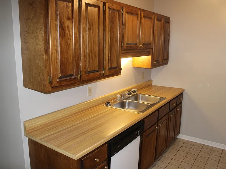 439 N Magnolia St — Photo 5
