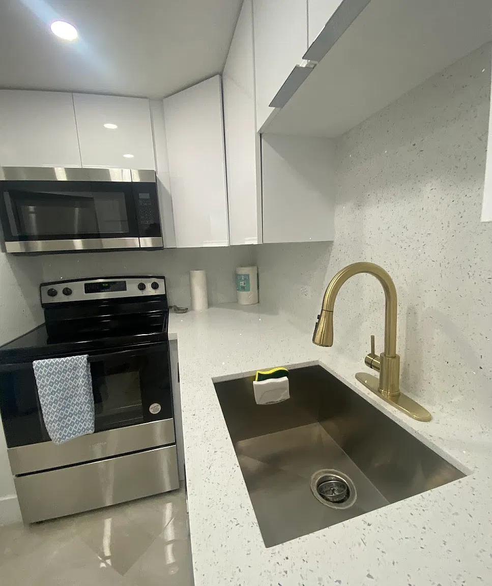 825 Brickell Bay Dr — Photo 2