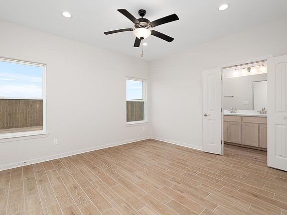 5th image of 1931 Retama St