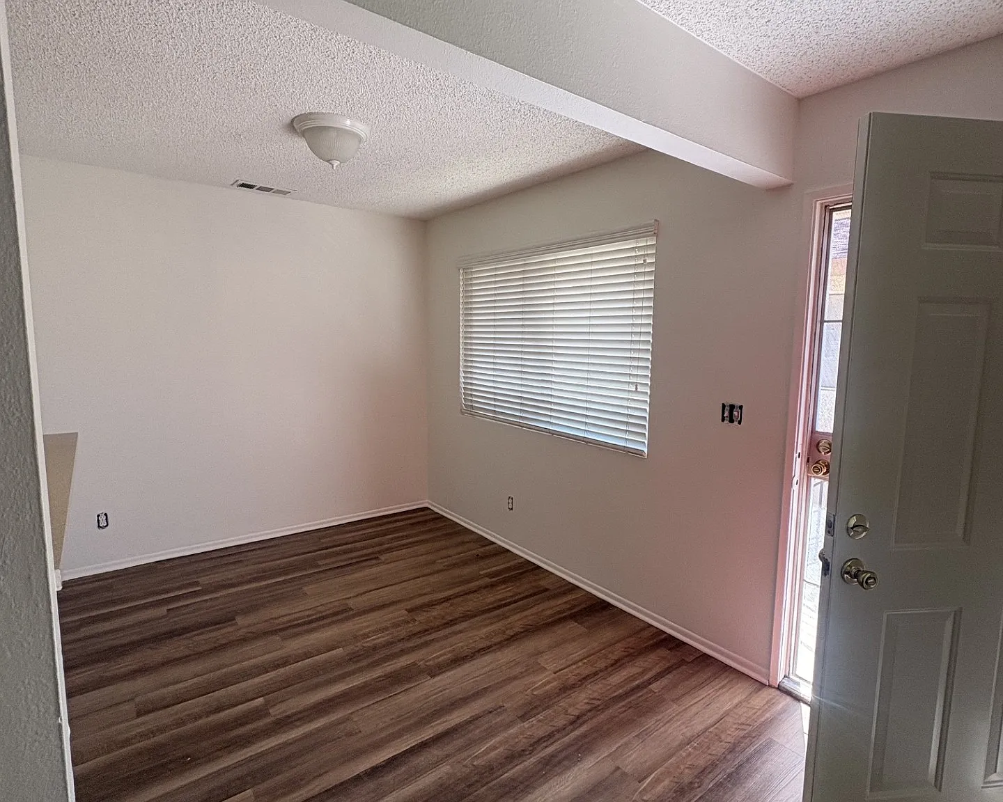 3 bed, 1500 sqft, $3,200 — Photo 3