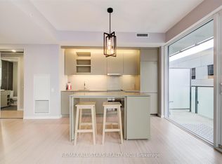 101 Peter St #903, Toronto, ON M5V 0G6
