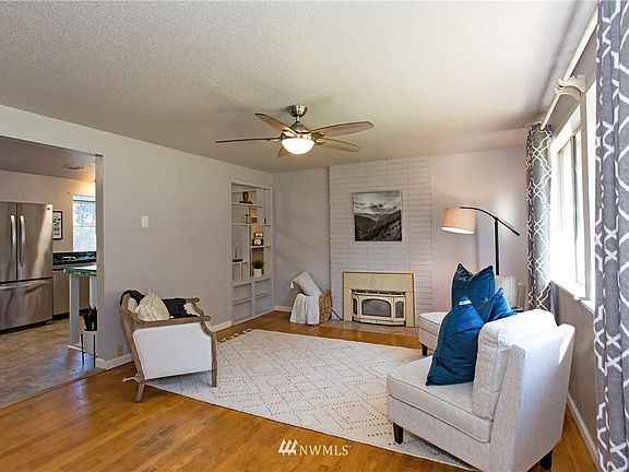3rd image of 2426 Anderson Ave