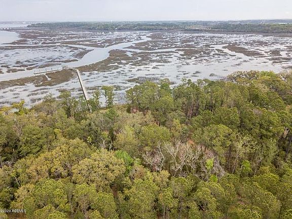 5th image of 68 Bay Dr