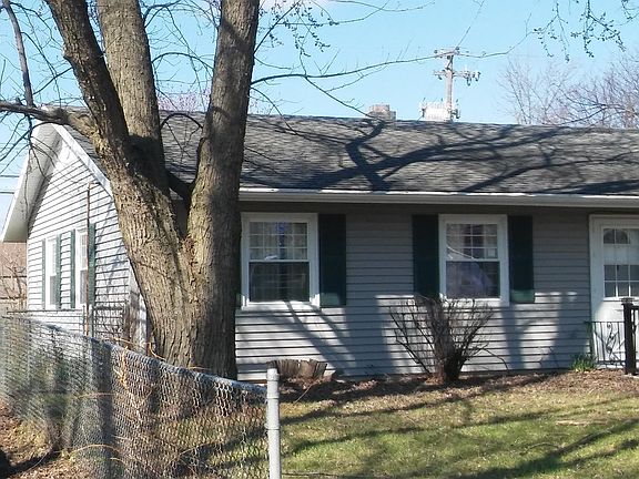 3rd image of 101 Fairlane Dr