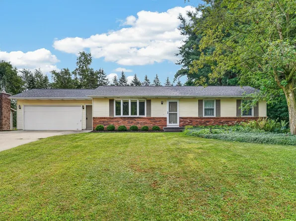 5036 Lands End Dr, Kalamazoo, MI 49009