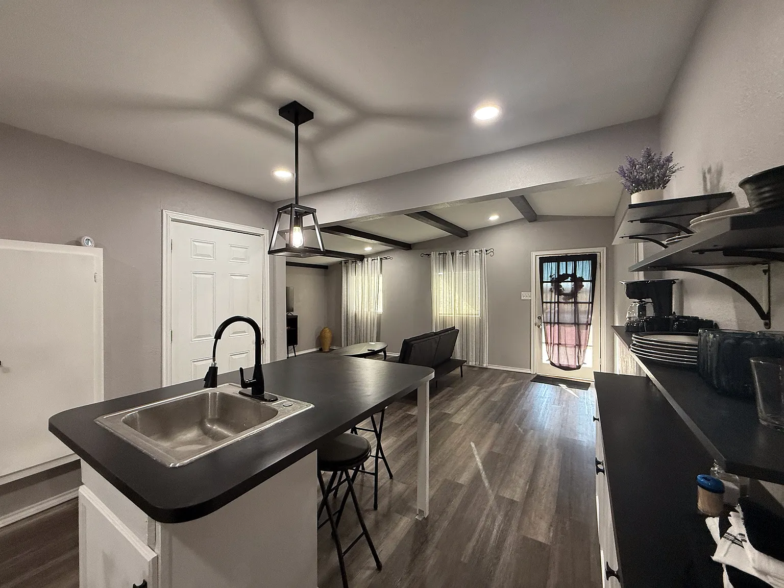 1 bed, $1,000 — Photo 2