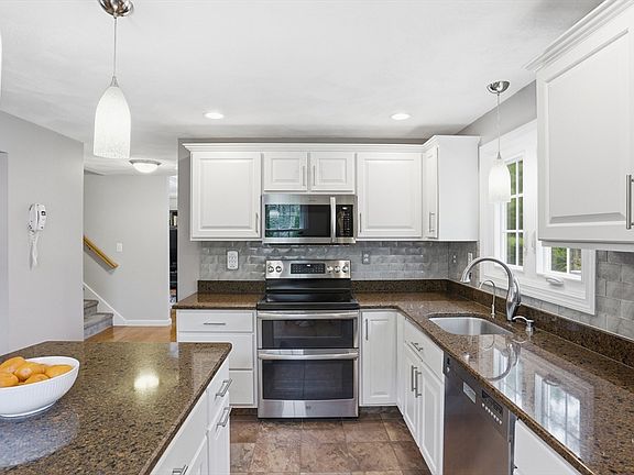 4th image of 13 1/2 Vincent St