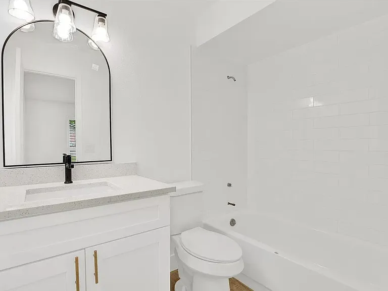 4684 Neptune Dr SE — Photo 4