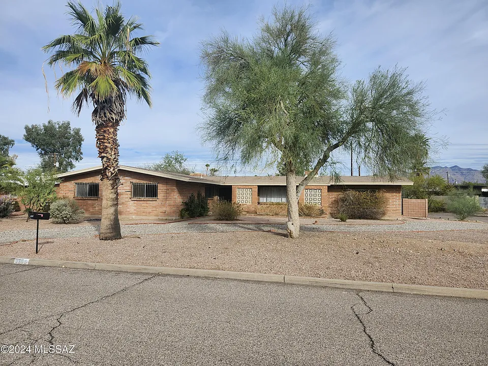 3565 E Calle Del Prado