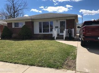 22424 Millenbach St, Saint Clair Shores, MI 48081