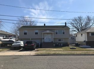 4065 Broadway, Island Park, NY 11558