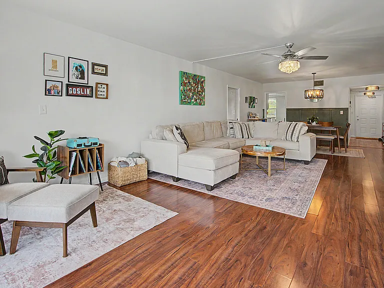 3930 Oaks Clubhouse Dr #304 — Photo 3