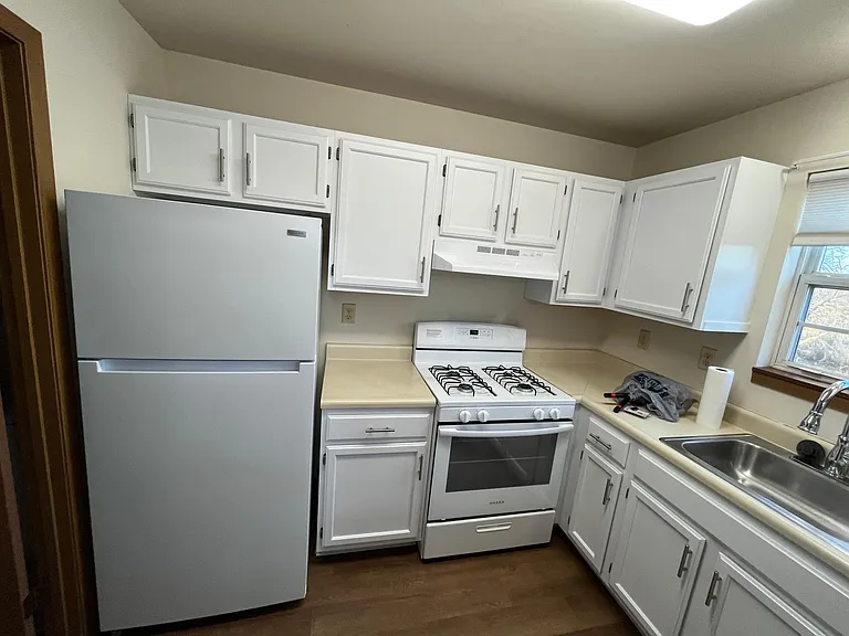 1004 Rebecca St — Photo 8