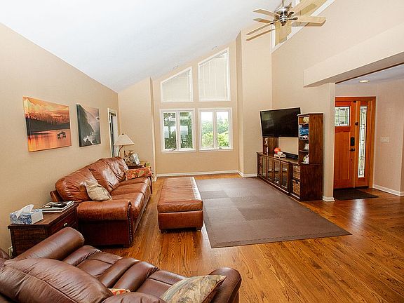 5th image of 1110 Panorama Dr