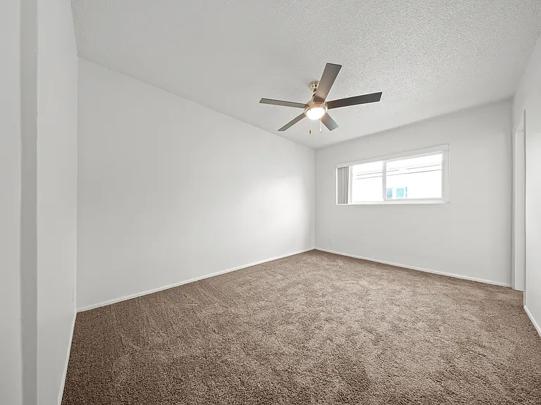 Anaheim Park Apartments — Photo 12