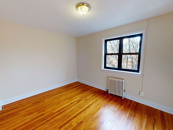 4th image of 20-84 28th St #3A