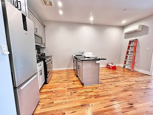 2nd image of 1825 Eastern Pkwy #3H