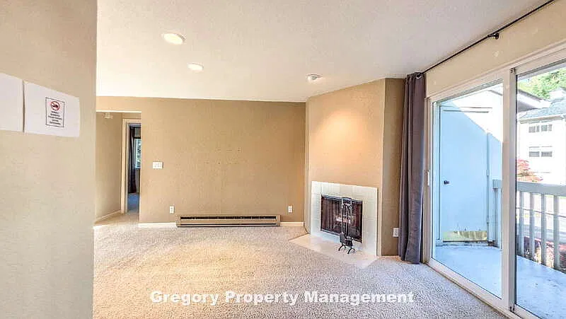 2 bed, 1.0 bath, 844 sqft, $2,200 — Photo 4