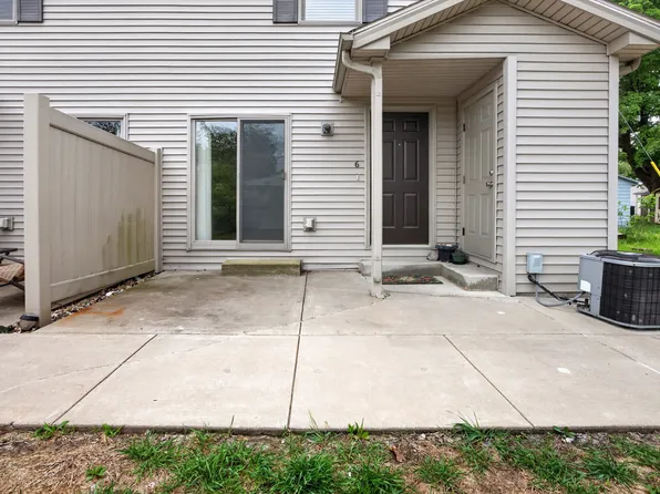3 Ross Dr APT 6, Bloomington, IL 61701