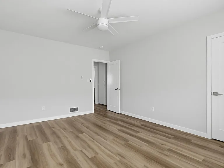 3650 Newton — Photo 36