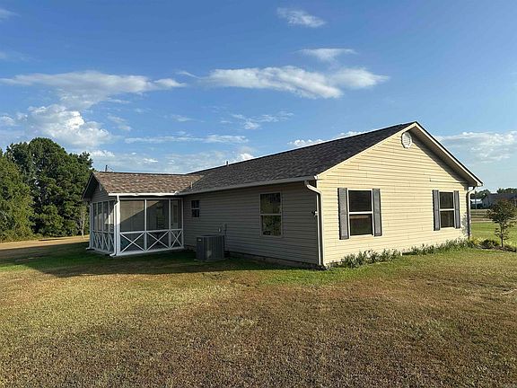 4th image of 300 Logan Ln