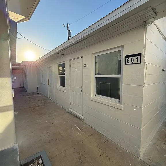 601 Corey Ave — Photo 2