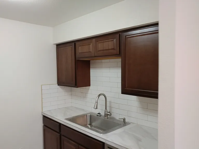 35 N May St — Photo 8