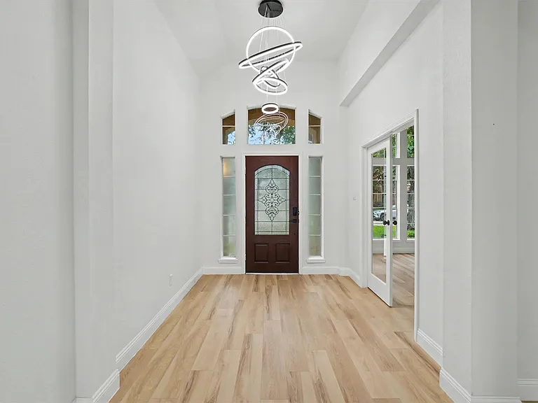2905 Summer Cape Ct — Photo 3