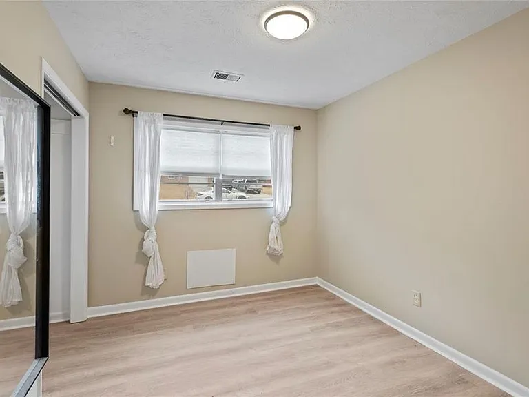 1201 Shoreham Dr — Photo 14